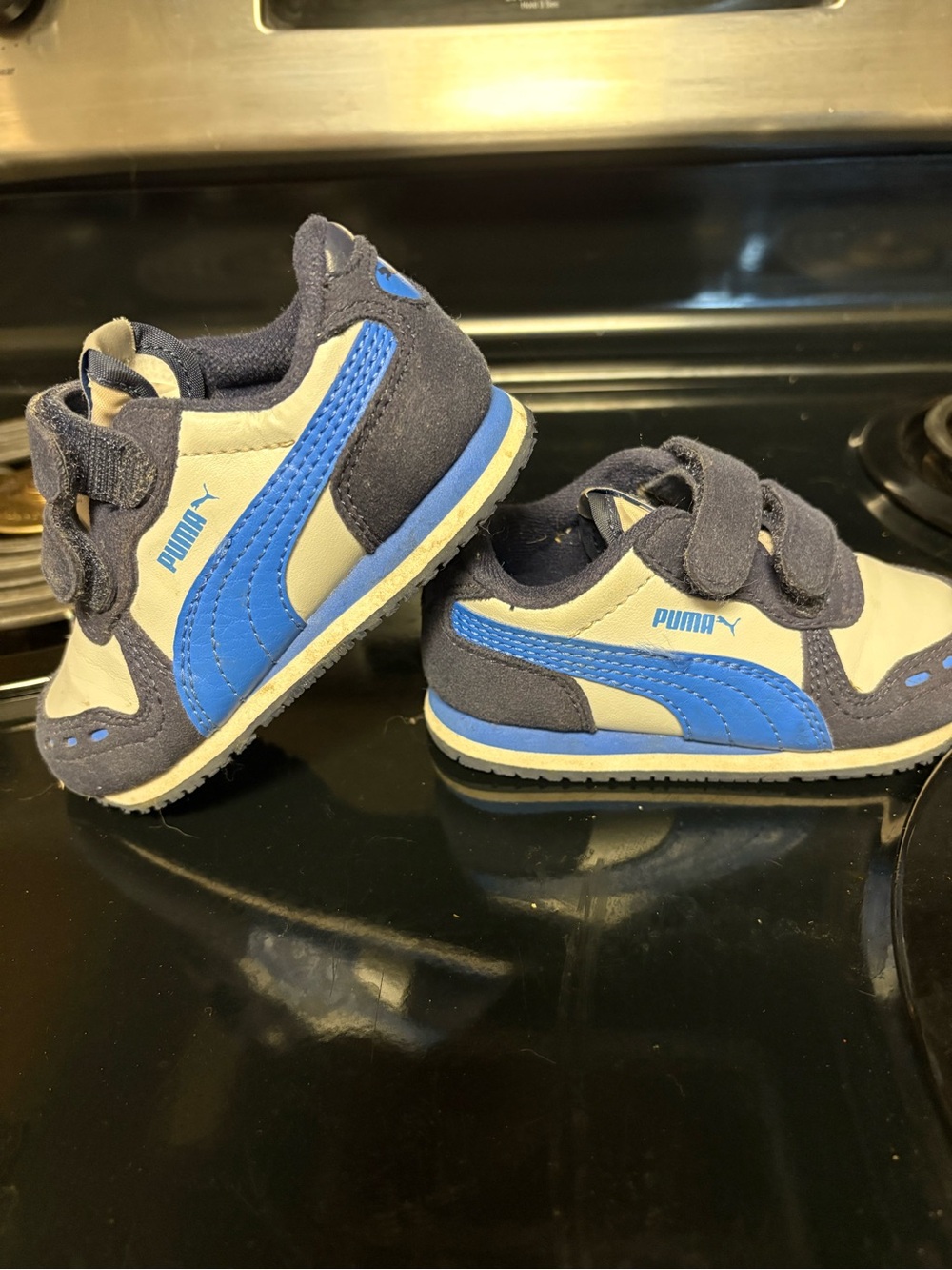 Puma Toddler Navy and Bright Blue Hook-and-Loop Sneakers size 6C